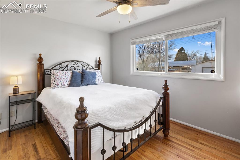 Image 13 of 33: Bedroom