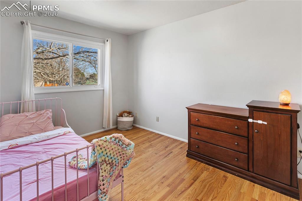 Image 15 of 33: Bedroom