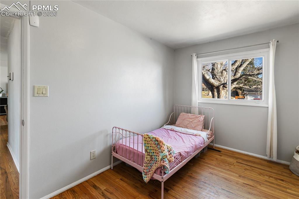 Image 16 of 33: Bedroom