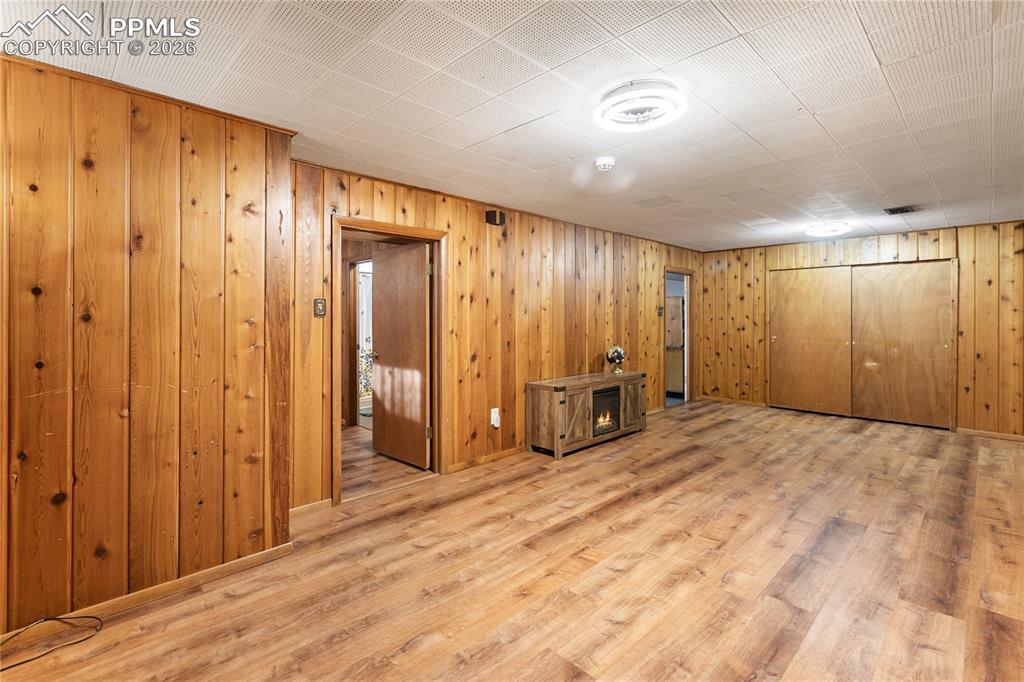 Image 20 of 33: Family Room