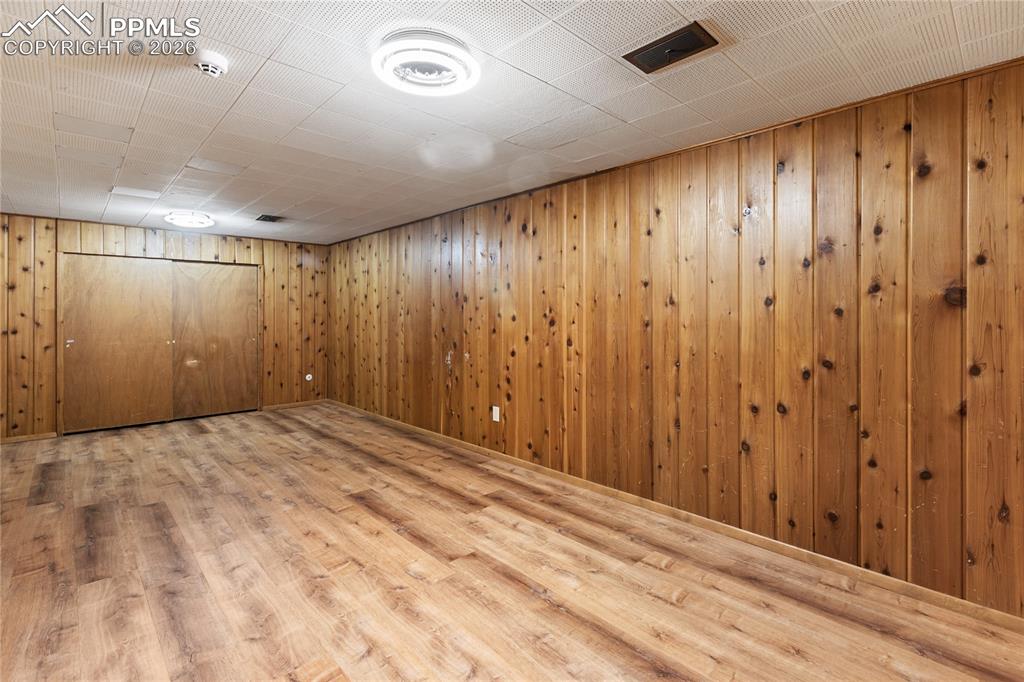 Image 21 of 33: Family Room