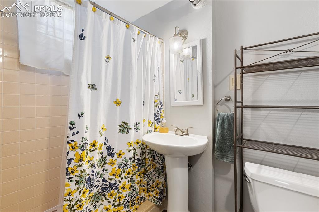 Image 23 of 33: 3/4 Bathroom