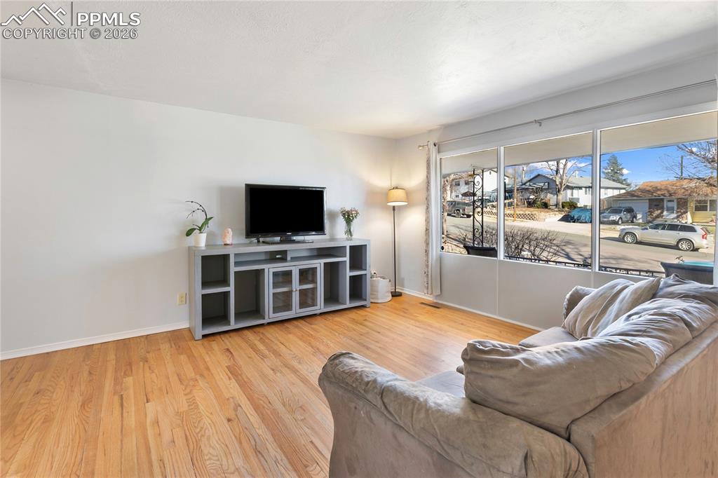 Image 3 of 33: No Description Available