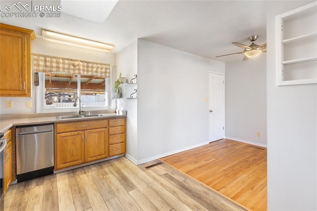 Image 8 of 33: Kitchen/Dining Area