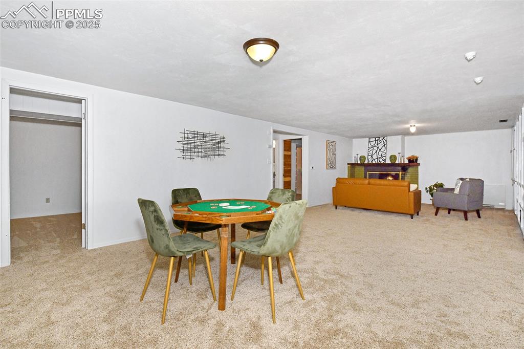 Image 27 of 35: Family Room