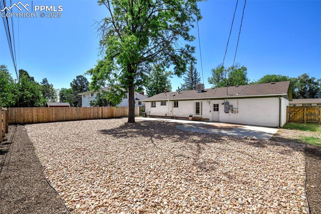 Image 29 of 35: Fully xeriscaped yard!