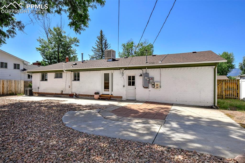 Image 31 of 35: Back of Structure