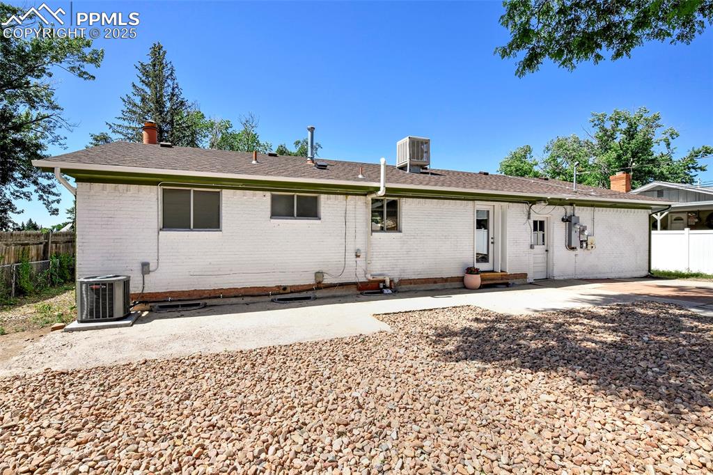 Image 32 of 35: Back of Structure