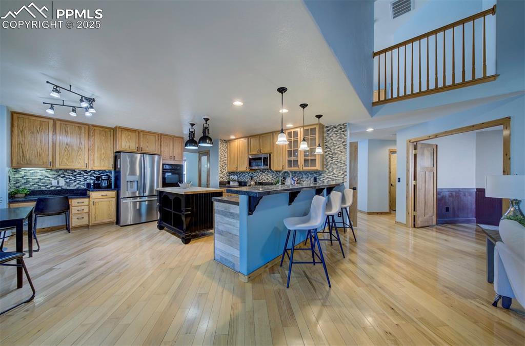Image 11 of 48: Kitchen