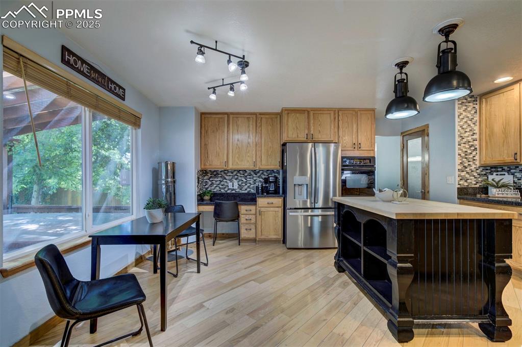 Image 14 of 48: Kitchen