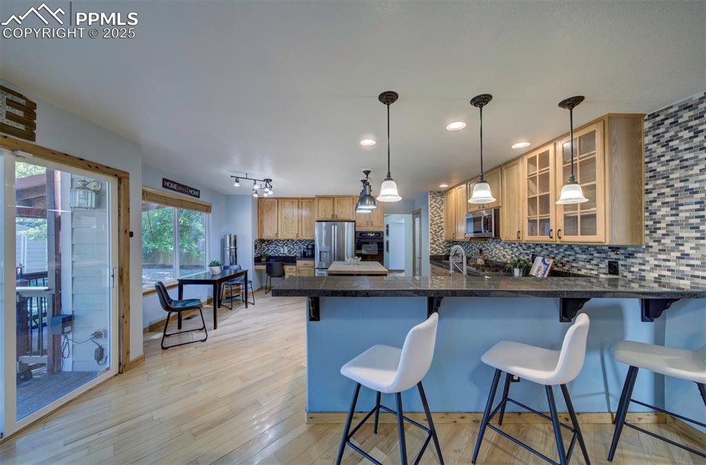 Image 15 of 48: Kitchen