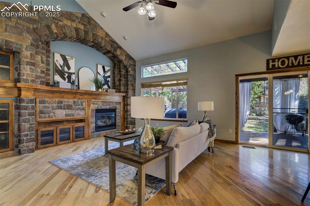 Image 18 of 48: Living Room