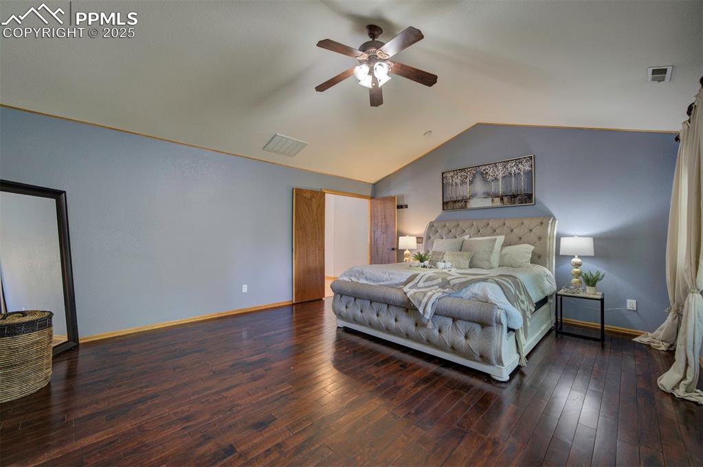 Image 23 of 48: Master Bedroom