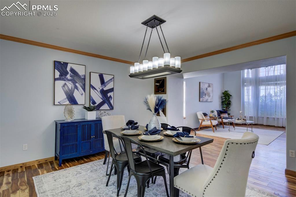 Image 9 of 48: Dining Area