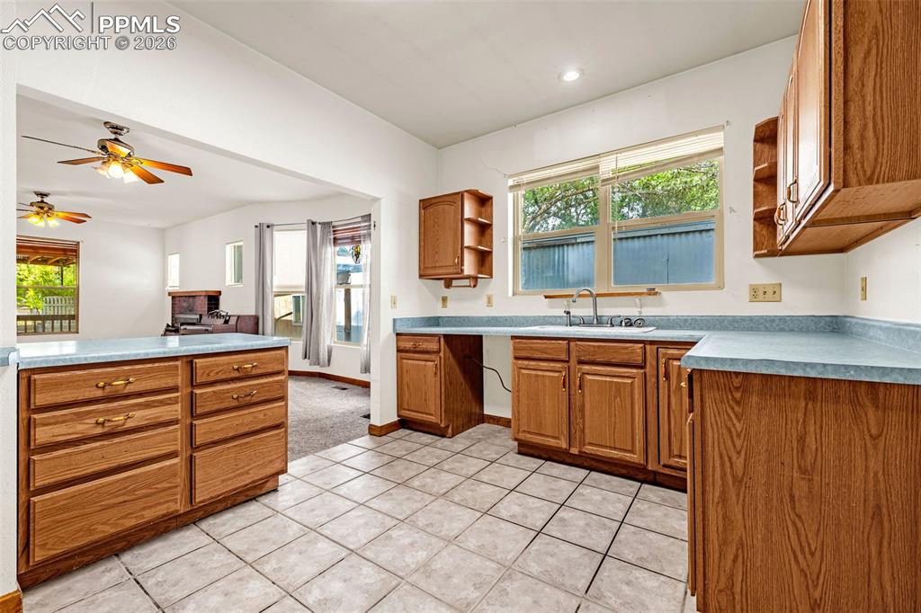 Image 10 of 31: Kitchen