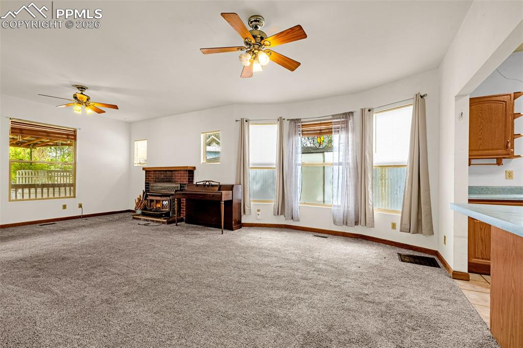 Image 14 of 31: Living Room