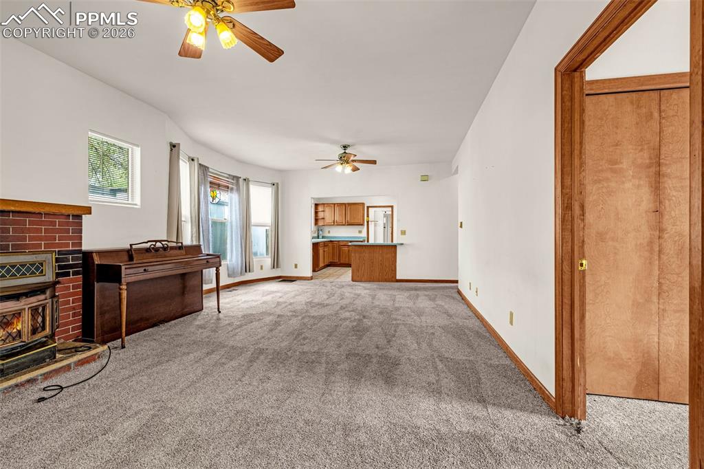Image 15 of 31: Living Room