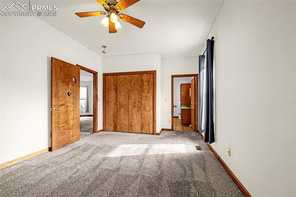 Image 16 of 31: Bedroom