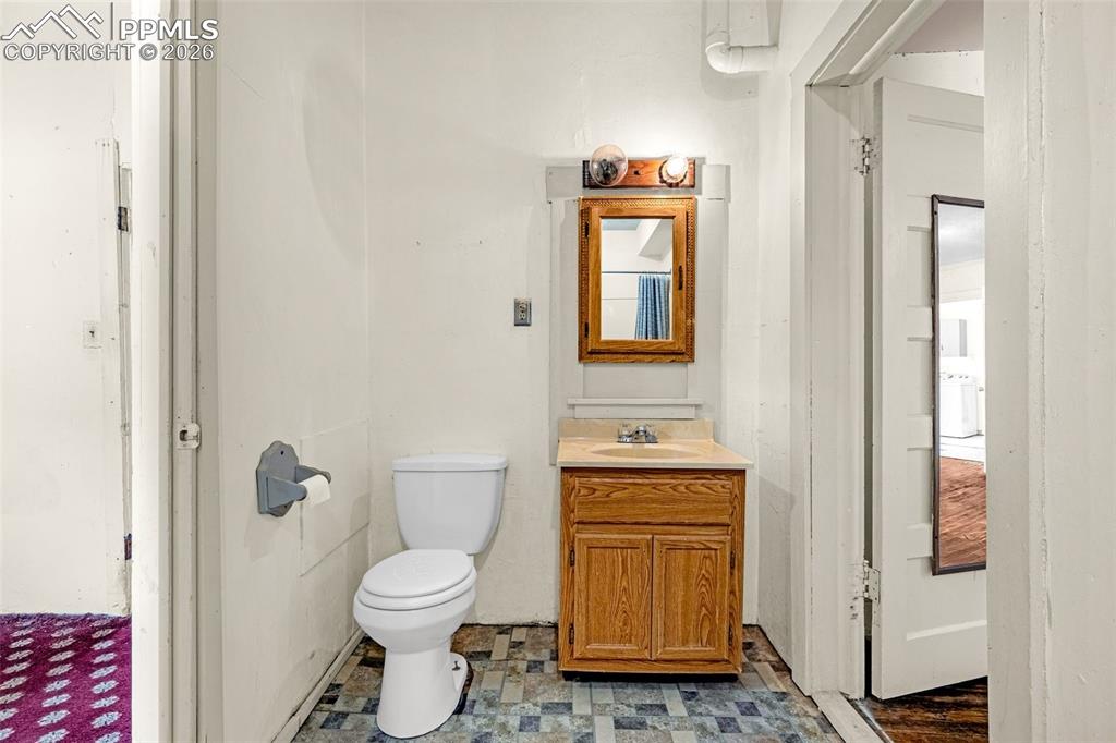 Image 17 of 31: Bathroom