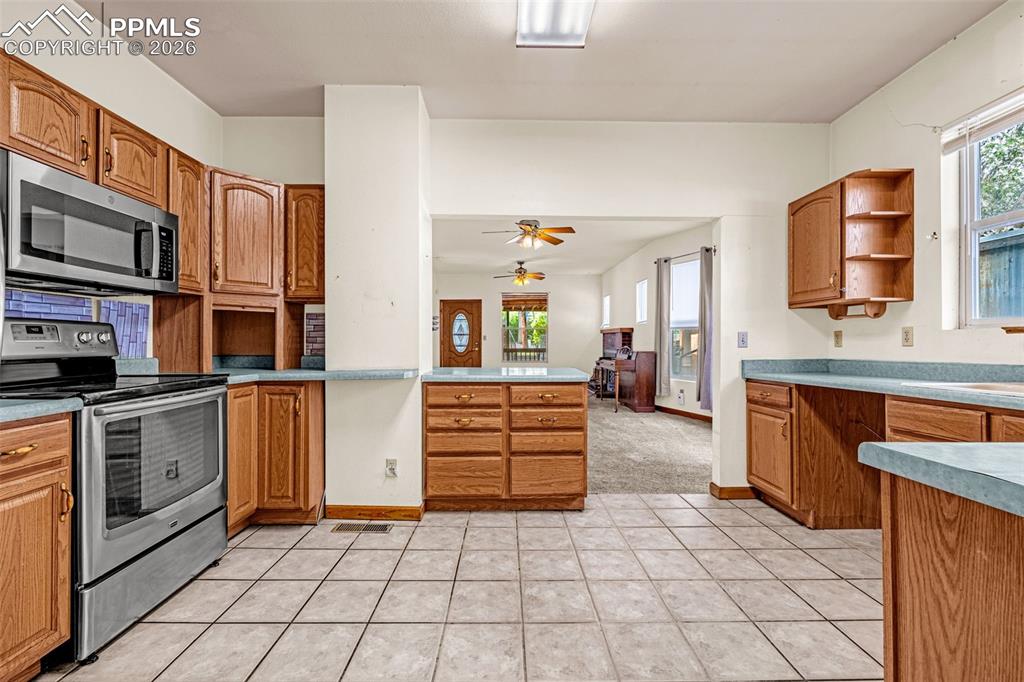 Image 8 of 31: Kitchen