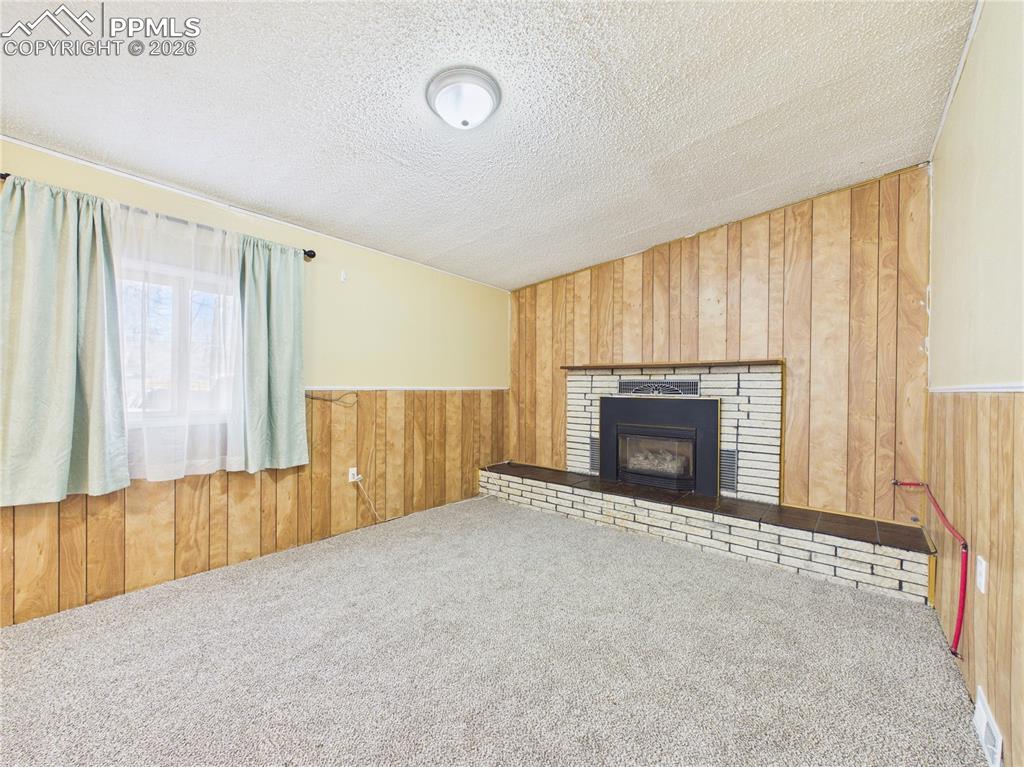 Image 10 of 39: Living Room