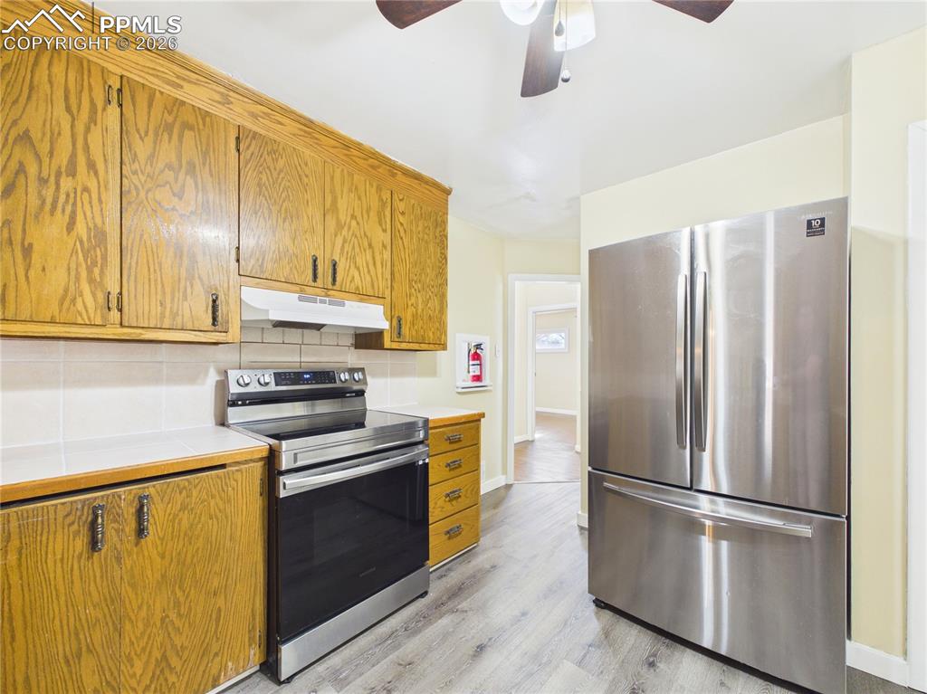 Image 17 of 39: Kitchen