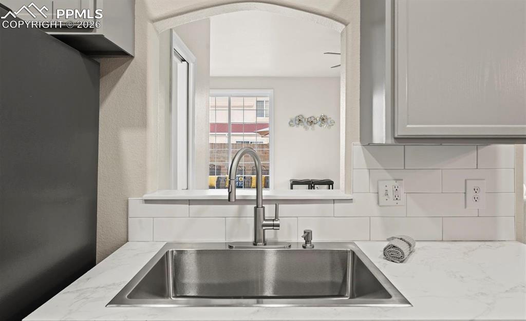 Image 11 of 23: Kitchen