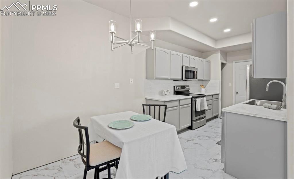 Image 12 of 23: Kitchen