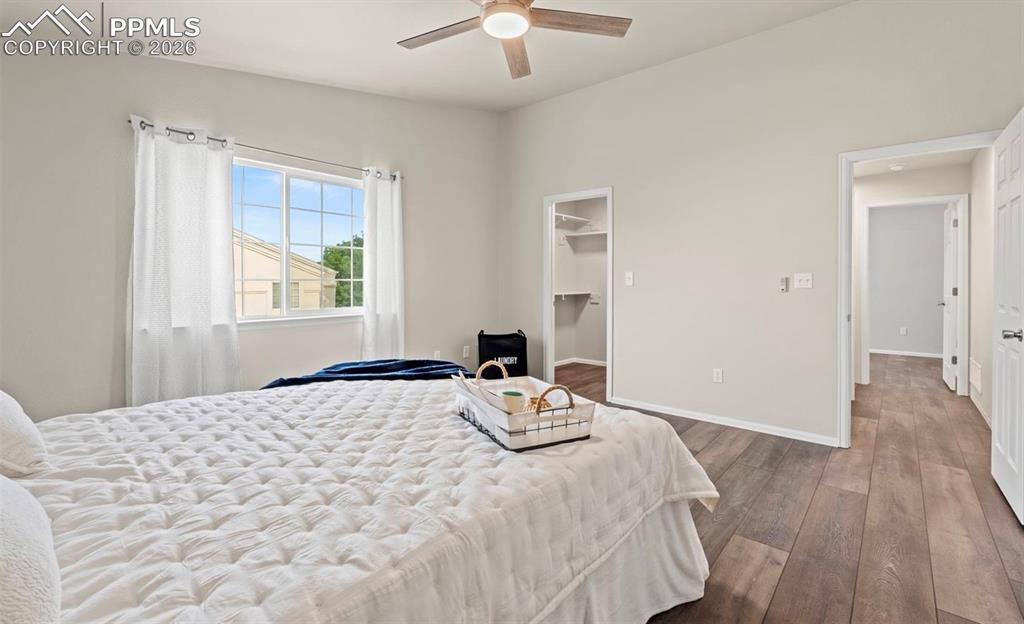 Image 15 of 23: Bedroom