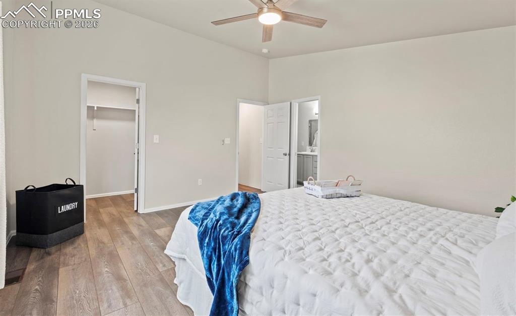 Image 16 of 23: Bedroom