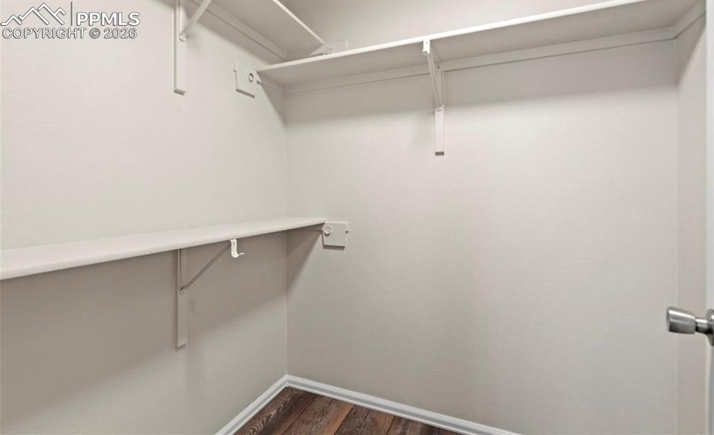 Image 18 of 23: Closet