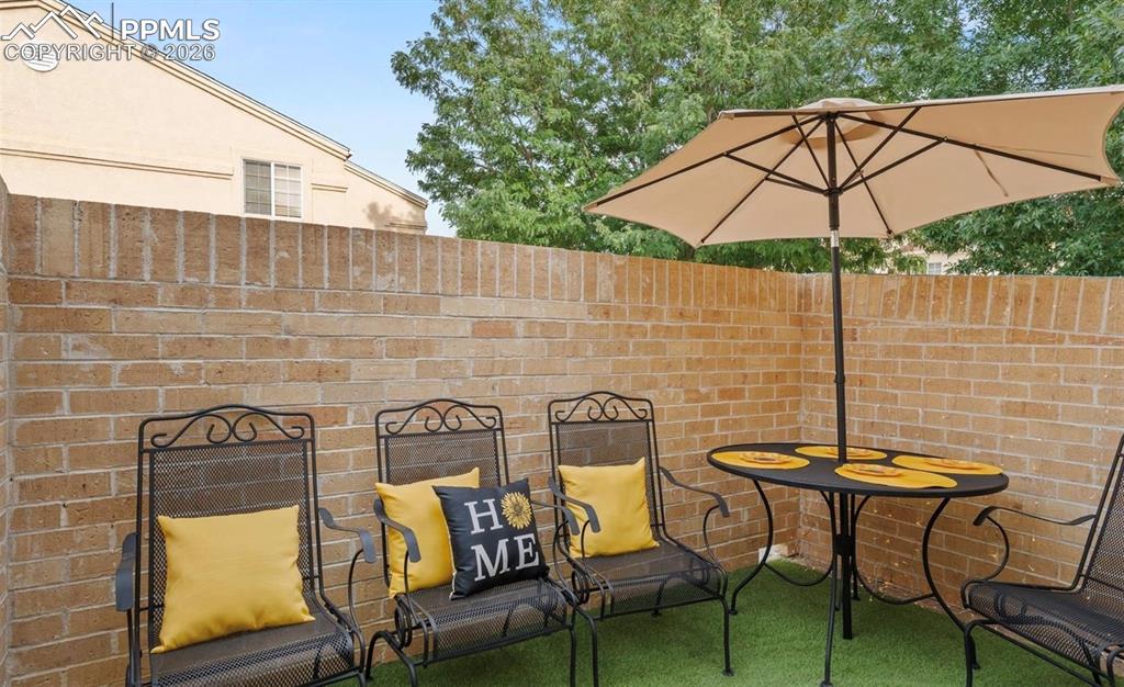 Image 23 of 23: Patio