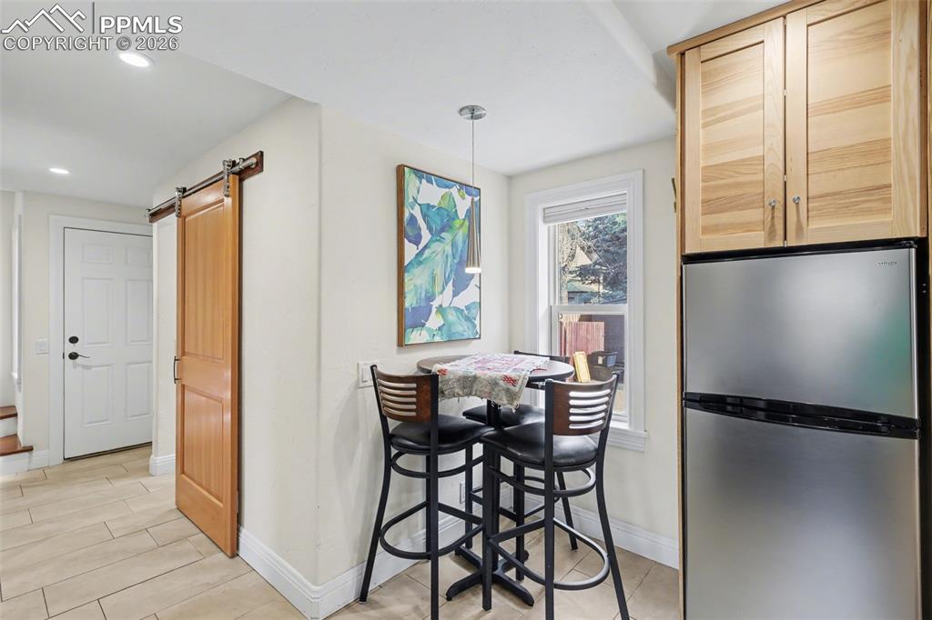 Image 12 of 29: Dining Area