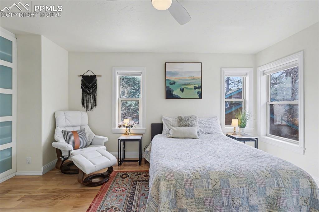 Image 15 of 29: Bedroom