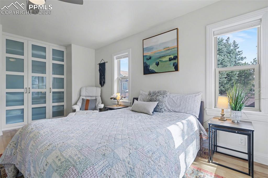 Image 16 of 29: Bedroom