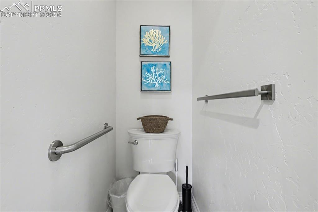 Image 20 of 29: Bathroom