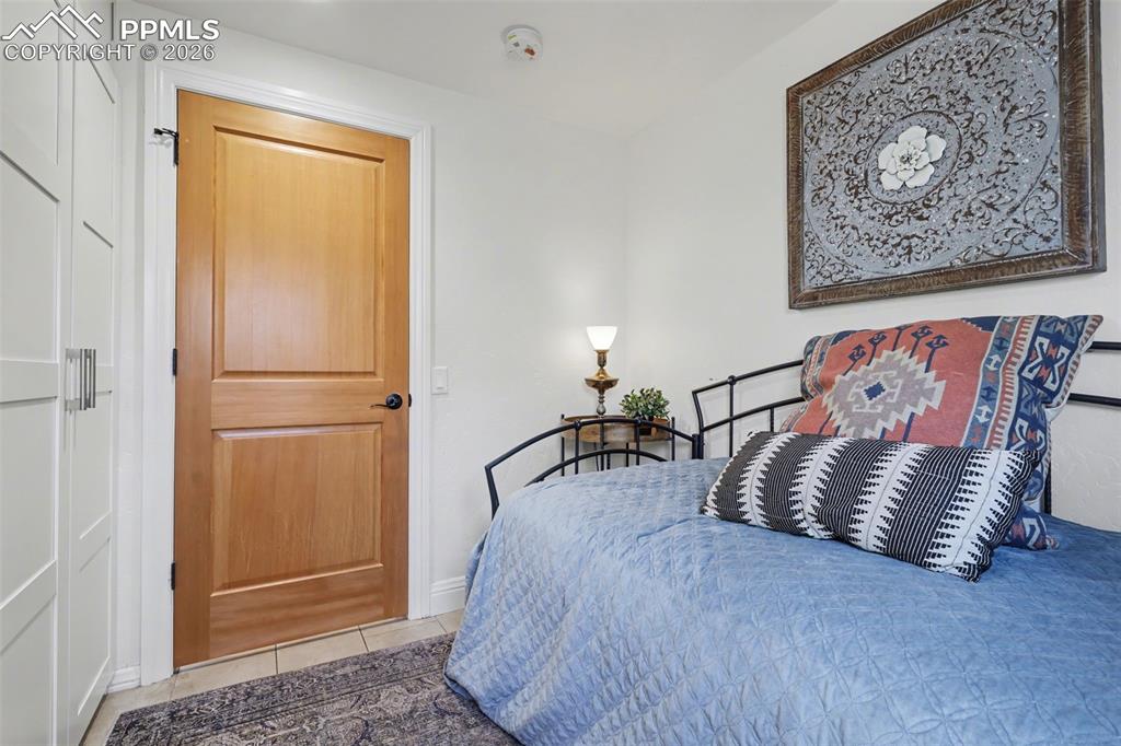 Image 22 of 29: Bedroom