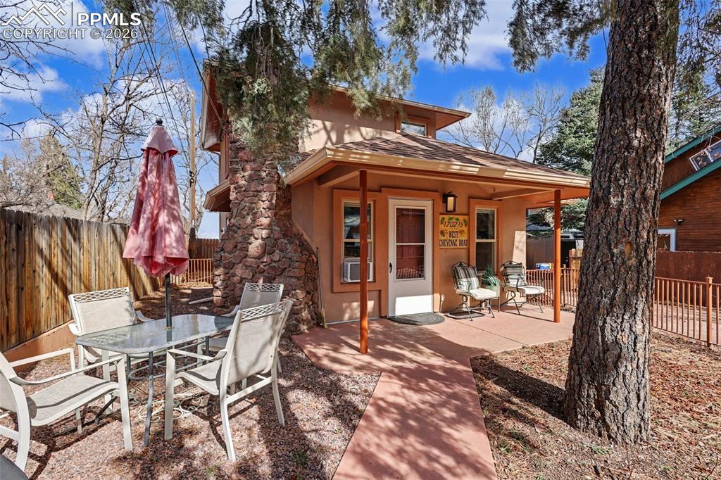 Image 3 of 29: Back of Structure