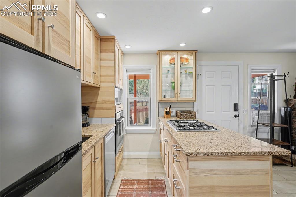 Image 8 of 29: Kitchen