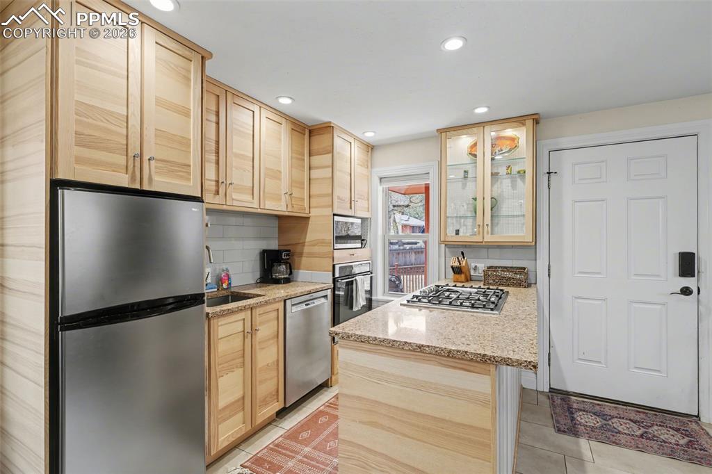 Image 9 of 29: Kitchen