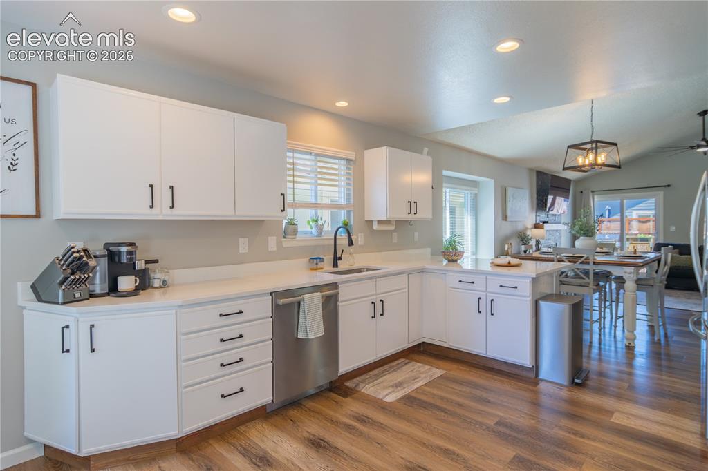 Image 10 of 44: Kitchen