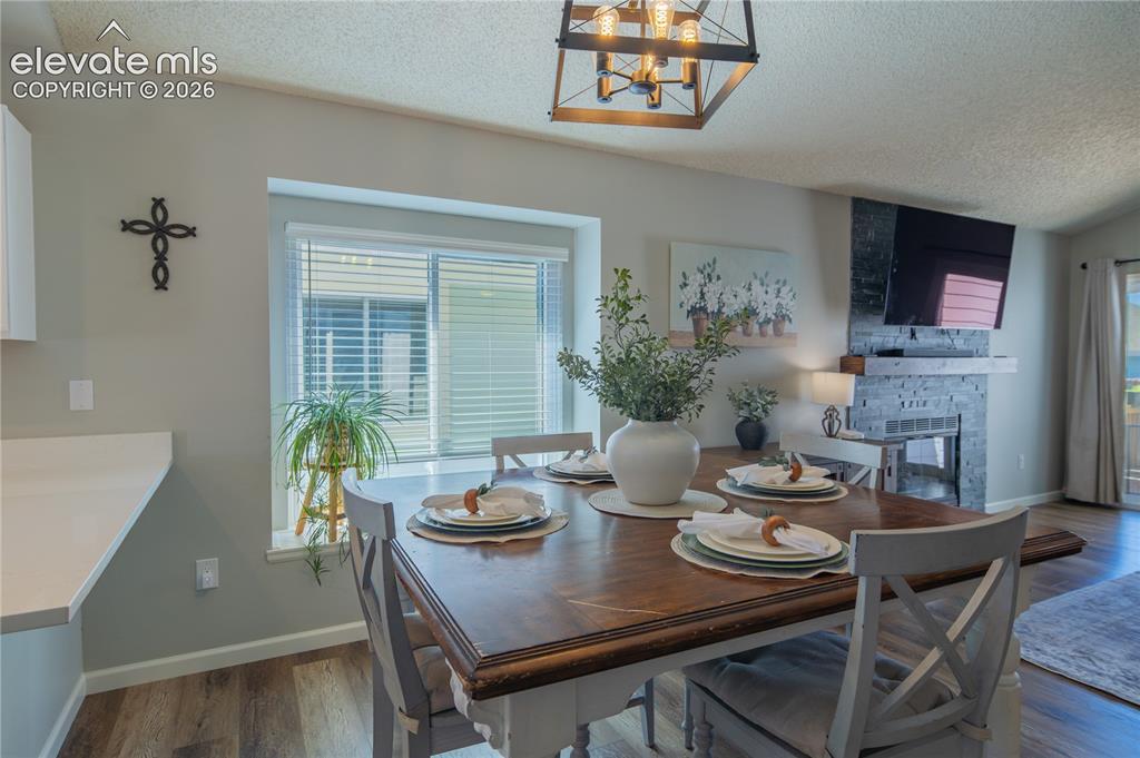 Image 11 of 44: Dining Area