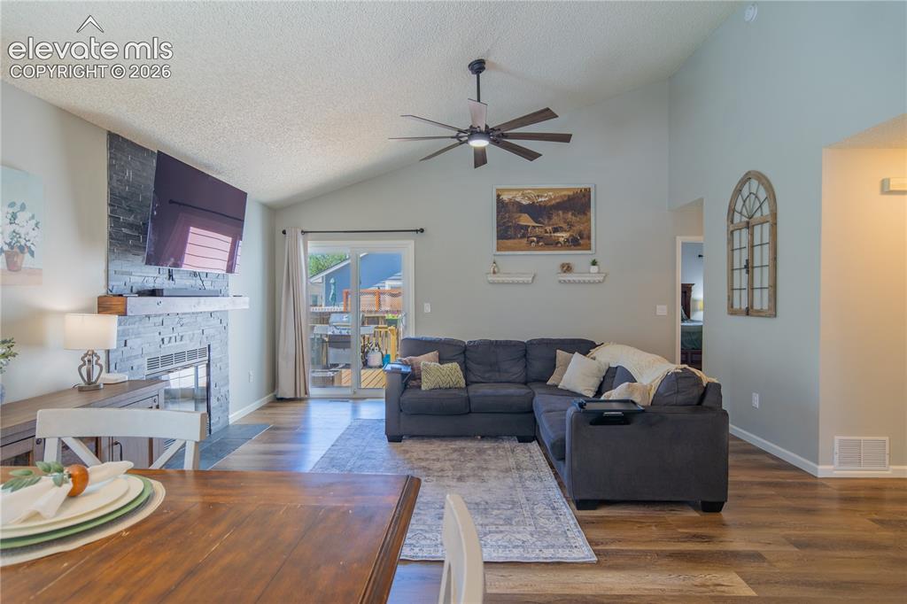 Image 16 of 44: Living Room