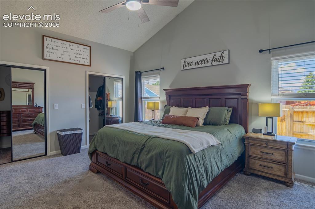 Image 19 of 44: Bedroom