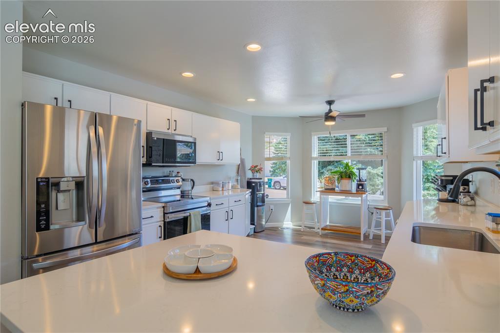 Image 6 of 44: Kitchen