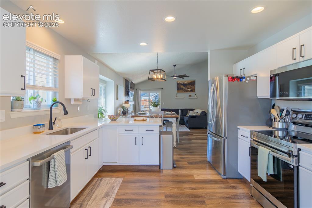 Image 9 of 44: Kitchen