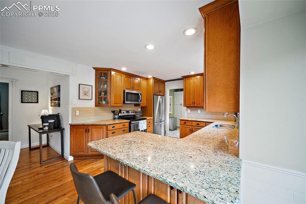 Image 12 of 50: Kitchen