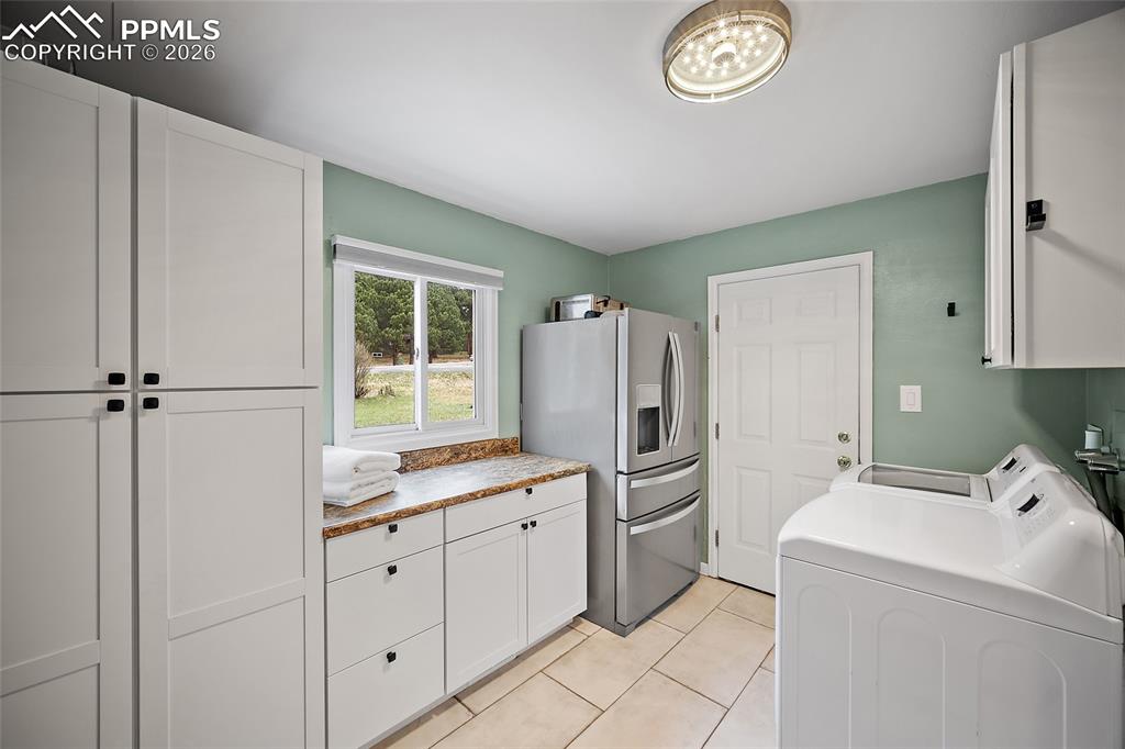 Image 13 of 50: Laundry