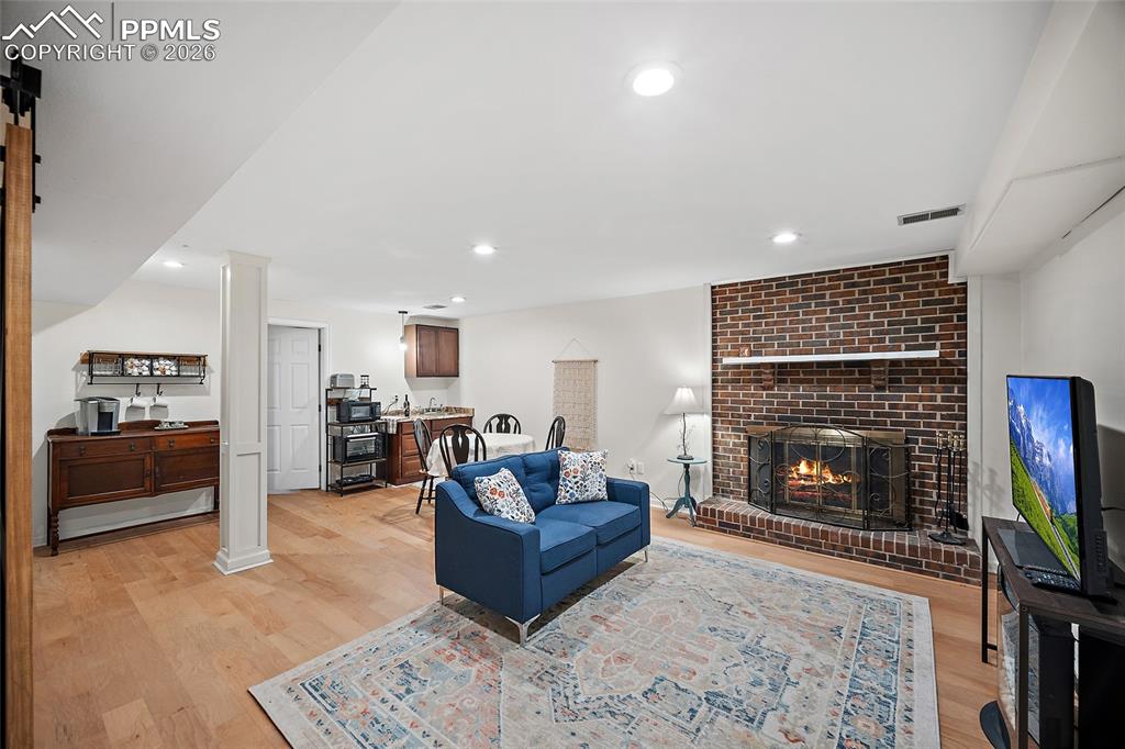 Image 28 of 50: Basement Livingroom