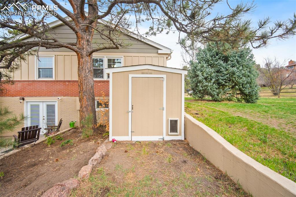 Image 38 of 50: Shed